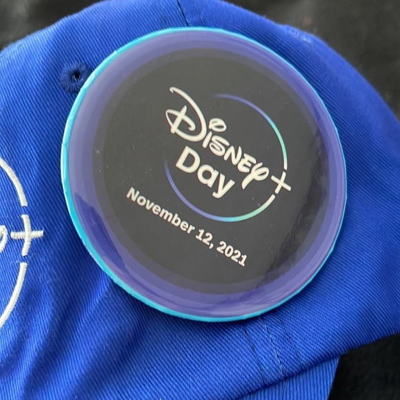 Disney + Day Hat and commemorative Pin - Picture 4 of 5